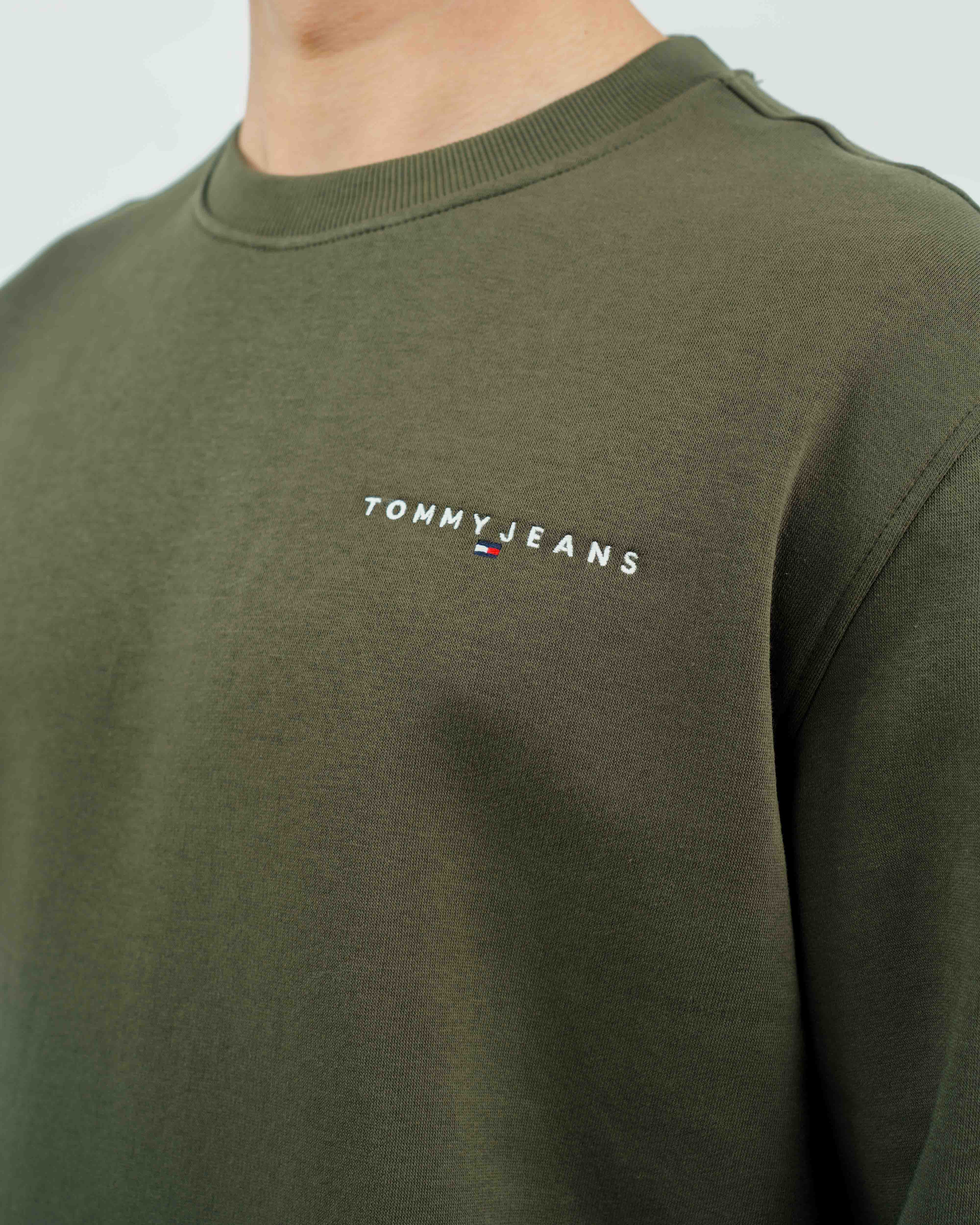 Regular Linear Crewneck